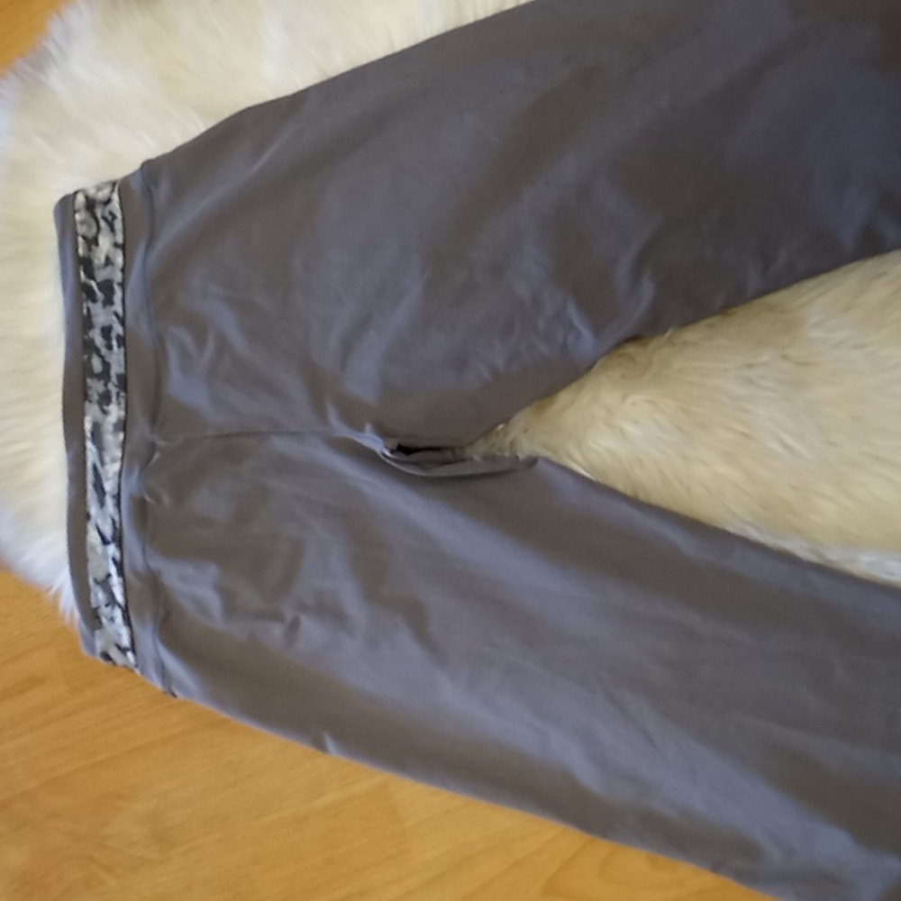 Threads Flare Leg Leggings - Picture 7 of 8